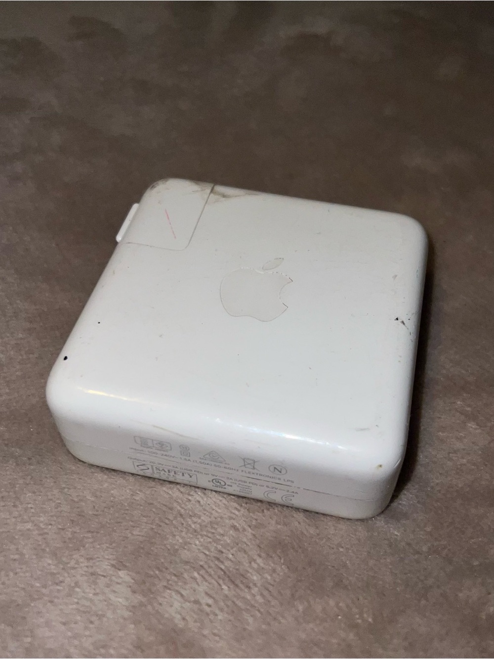 Apple 96W usb c power adapter